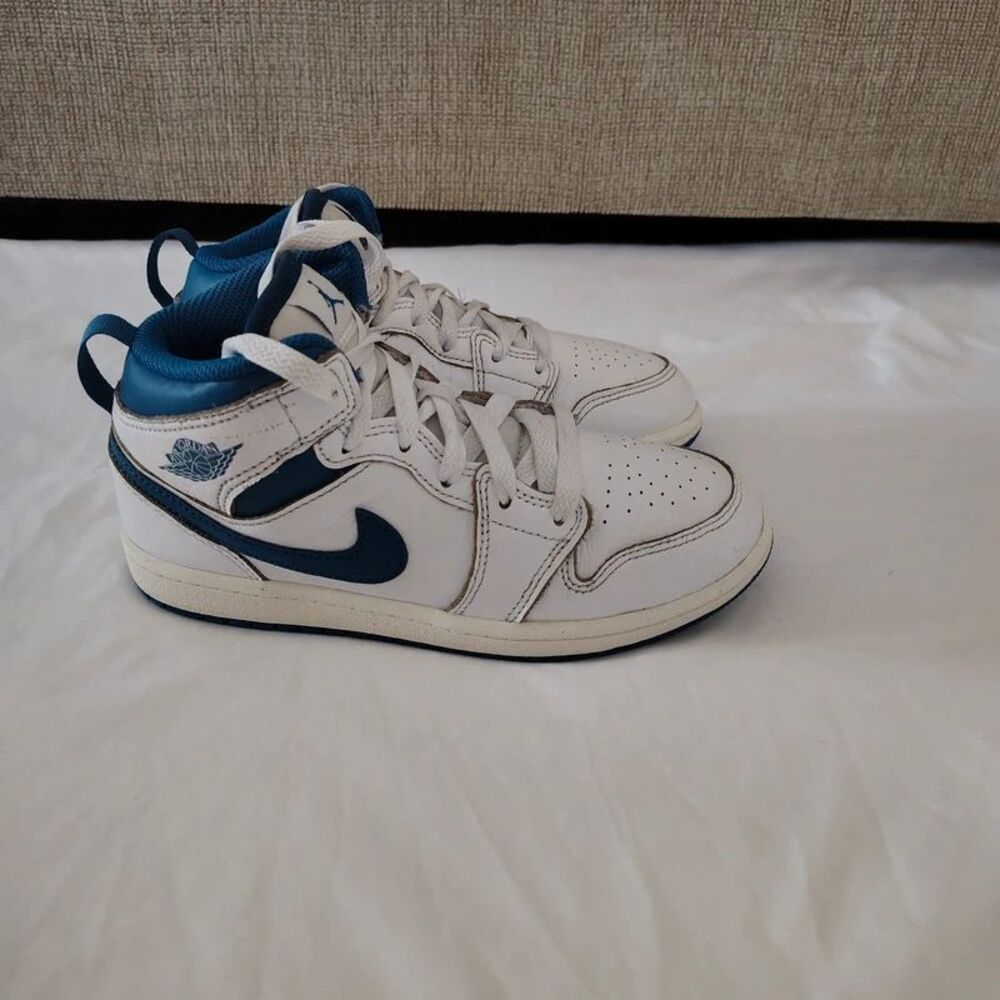 Air Jordan 1 Mid SE Industrial Blue Size 2Y